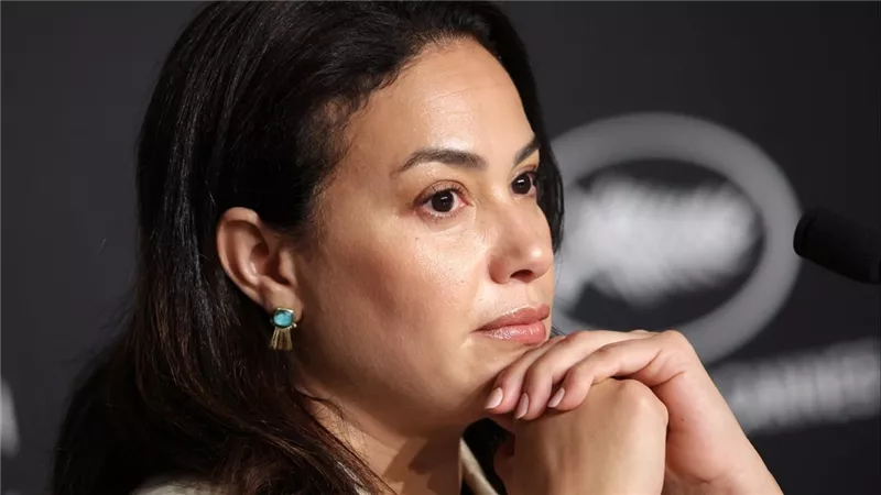 مجدي الهواري: هنسيب الحرب ونركز مع هند صبري! والمتابعون: “تقول رأيها في بلدها