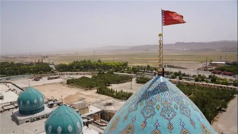 راية الثأر الحمراء فوق جمكران.. نذر الانتقام الإيراني 
