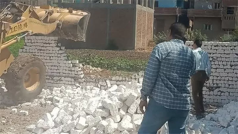 حملات مكثفة لإزالة التعديات على الأراضي الزراعية وأملاك الدولة بالقليوبية