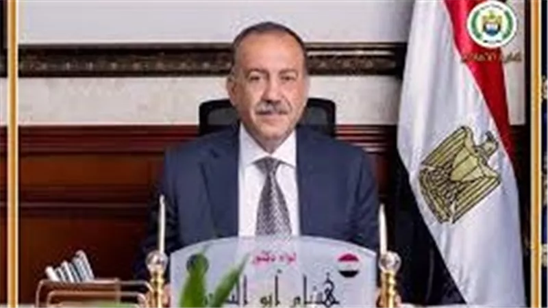 رئيس ديروط يتابع سير العمل بالمركز التكنولوجي في أسيوط