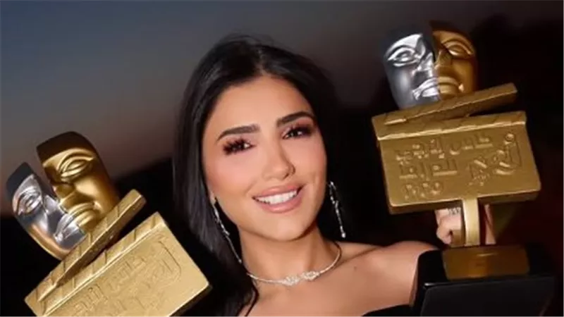 مي عمر تعرب عن سعادتها بعد حصولها على جوائز حفل إنرجي 