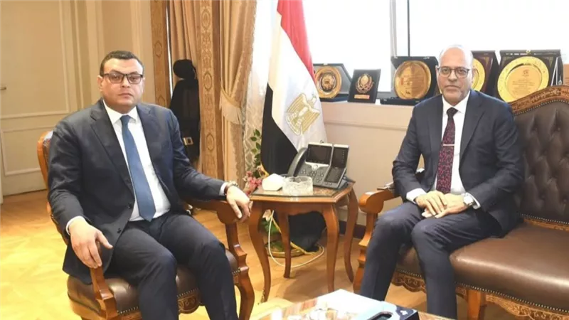 وزيرا الإسكان والعمل يبحثان التعاون المشترك في مجالات التدريب
