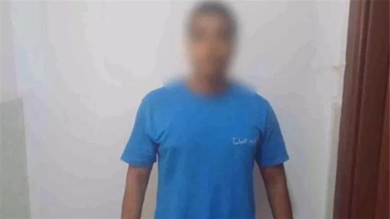 ضبط عامل لتعديه على فتاة بالضرب أمام مسجد في دمياط