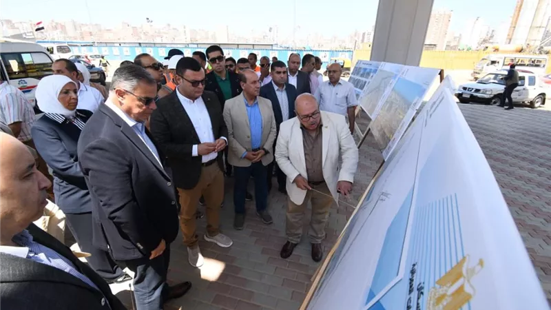 وزير الإسكان ومحافظ الإسكندرية يتفقدان مشروع إنشاء كوبرى 45«محور السادات»