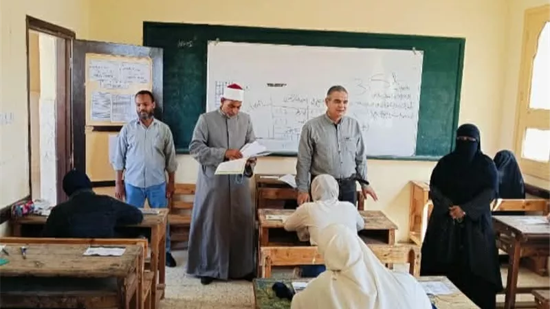 دون شكاوى.. طلاب الثانوية الأزهرية بالسويس يؤدون امتحان الفيزياء  