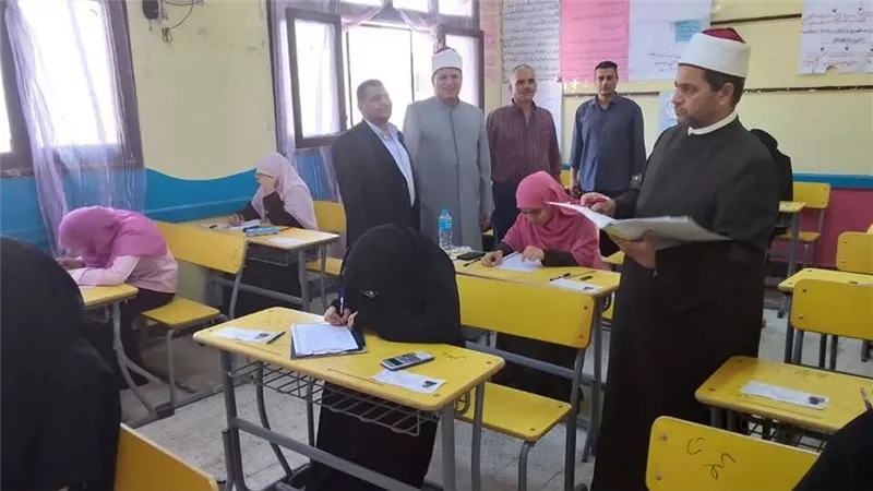 رئيس منطقة الإسماعيلية الأزهرية يتابع امتحانات الثانوية بالتل الكبير