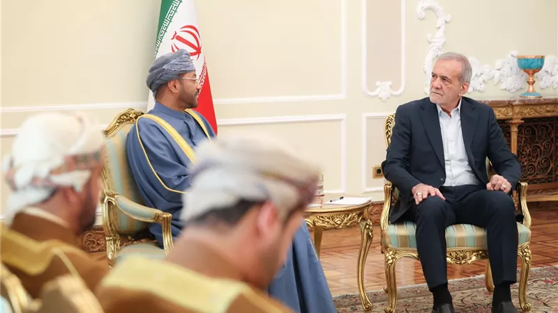 سلطنة عمان تعلن تأجيل محادثات الجولة السادسة بين أمريكا وإيران 