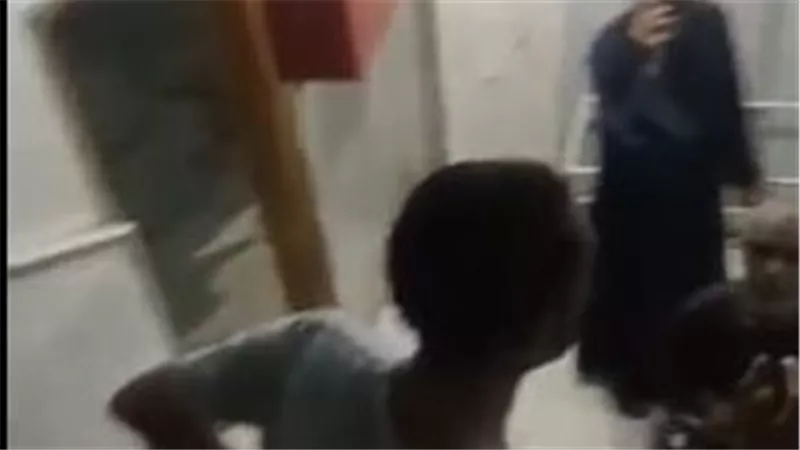 انقطاع الكهرباء أثناء إجراء عمليات جراحية بمستشفى خاصة في قنا |صور