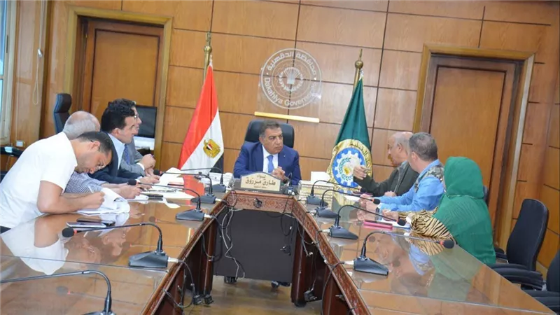 محافظ الدقهلية يعقد اجتماعا طارئ للبدء في تطبيق خطة ترشيد استهلاك الكهرباء 