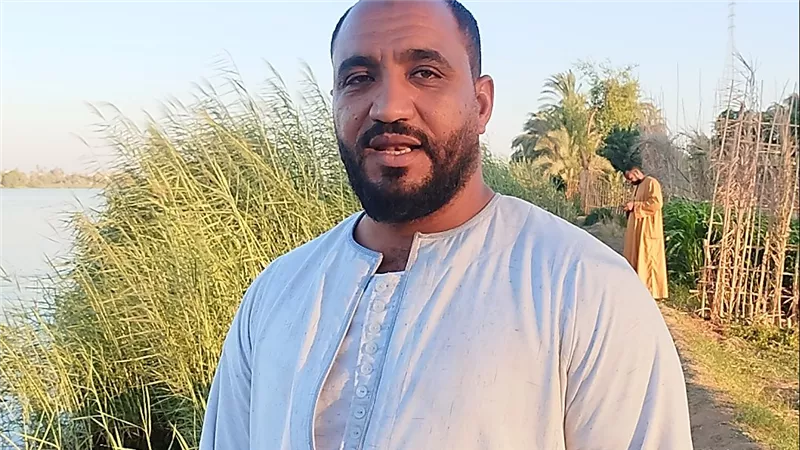 خالد.. غطّاس متطوع يُنقذ الجثث من قاع النيل بإذن 