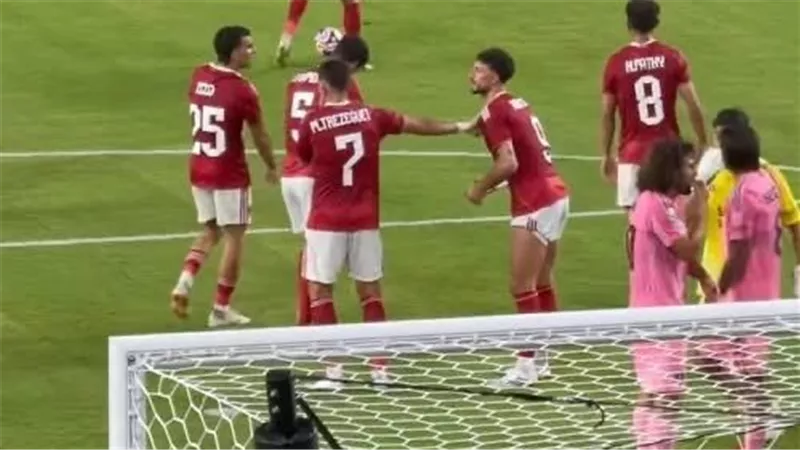 تريزيجيه طمع فيها .. وسام أبو علي : أنا رقم 1 في تسديد ركلات الجزاء 