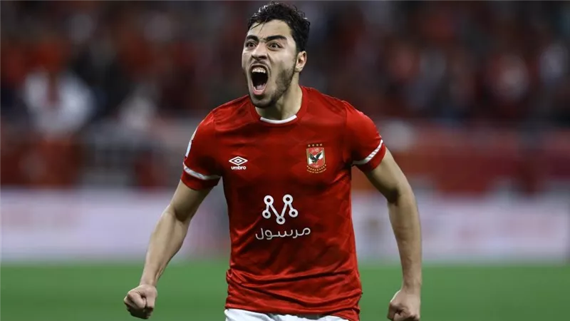 الأهلي يعلن صفقة عودة أكرم توفيق رسميًا واللاعب يطير إلى معسكر إسبانيا