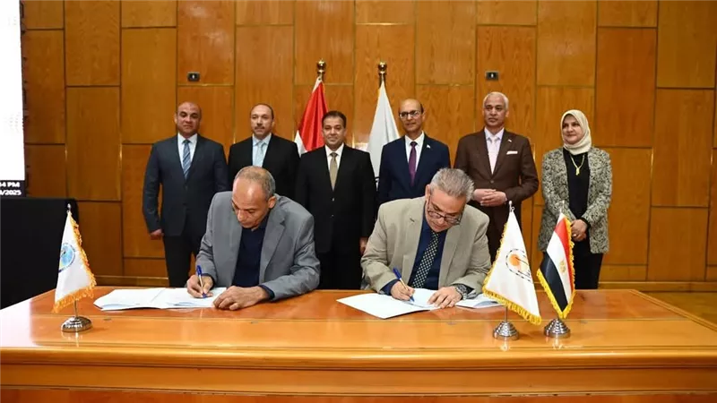 رئيس جامعة أسيوط يشهد توقيع بروتوكول تعاون مع جنوب الوادي 
