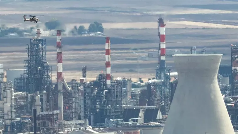 مصافي النفط الإسرائيلية تعلن تضرر خطوط أنابيب ونقل الطاقة في حيفا