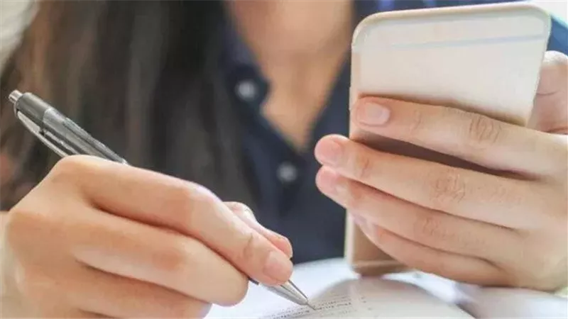 التعليم تحقق في تداول أجزاء من امتحان الإنجليزي للثانوية العامة 