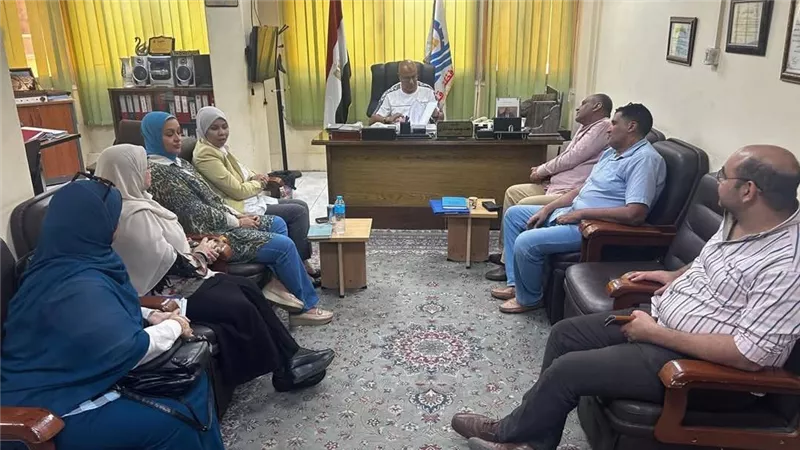 وكيل وزارة الصحة بقنا يجتمع مع مسؤلي المعمل المشترك |صور