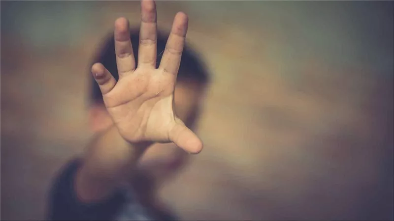 موظفة تتهم أسرة زوجها بـ«خطف» طفليها في فاقوس بالشرقية 