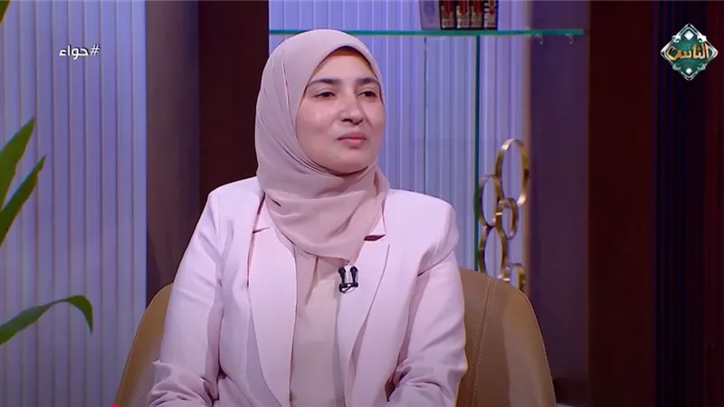 هل يجوز جمع الصلوات للمريض؟.. عضو بمركز الأزهر تجيب