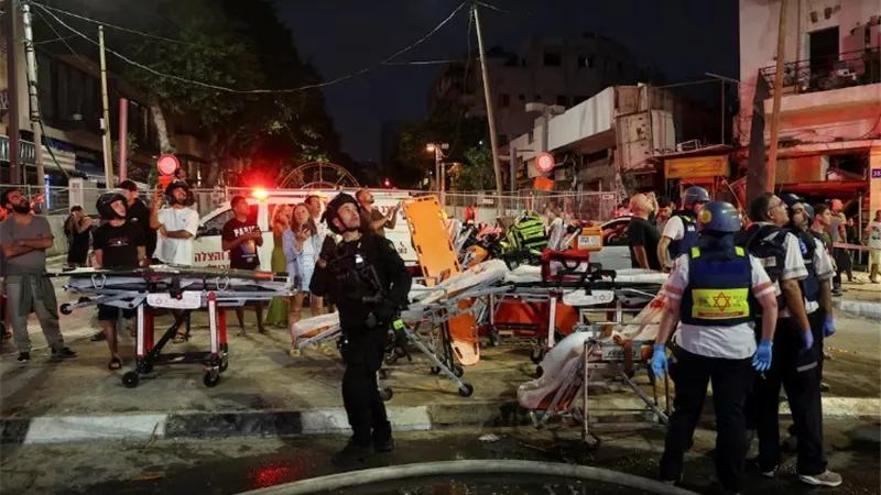 انهيار ملاجئ بوسط إسرائيل على من بداخلها بعد إصابتها بصاروخ إيراني