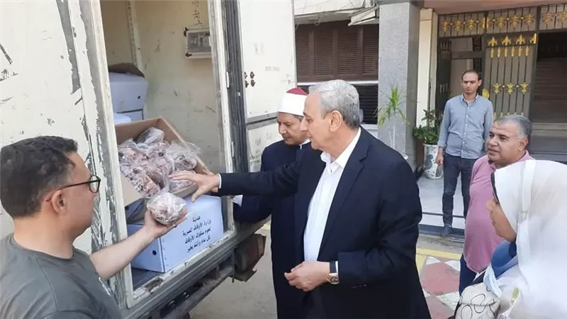 الأوقاف تطلق المرحلة الأولى من توزيع لحوم صكوك الأضاحي بخمس محافظات