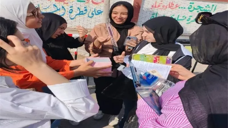 بدء توافد طلاب الثانوية العامة فى ثانى أيام امتحانات على اللجان 