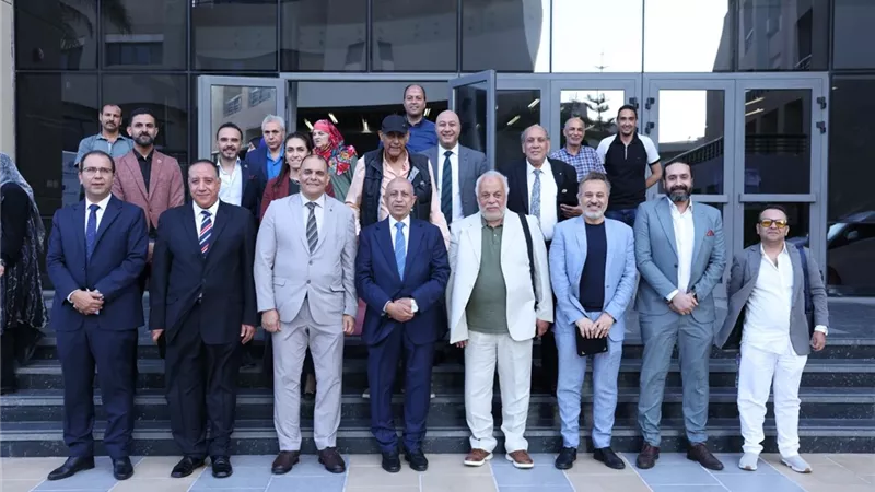نقيبا الصحفيين والممثلين يشاركان في مناقشة 5 مشروعات تخرج بالأكاديمية البحرية