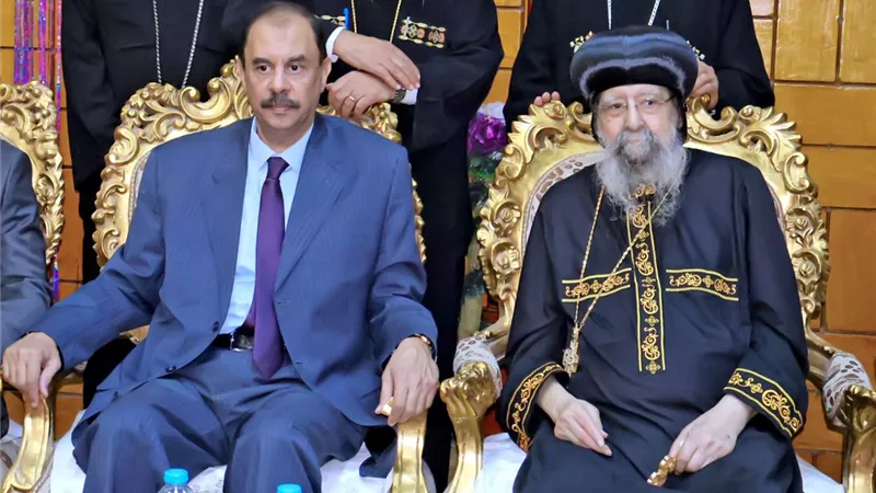 محافظ سوهاج يهنئ الأنبا 