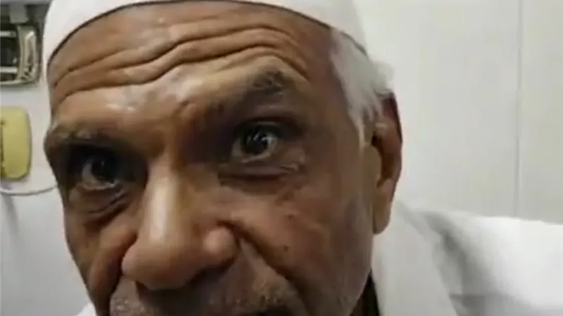 الحاج يوسف: حارس تراث «الرفا» في السويس وصانع الحكايات بخيوط القماش