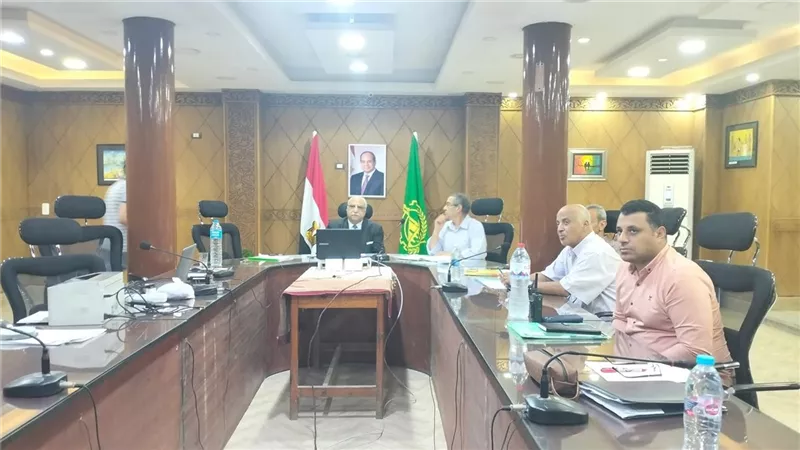 مدير تعليم القليوبية يتابع امتحانات الثانوية العامة من غرفة العمليات الرئيسية