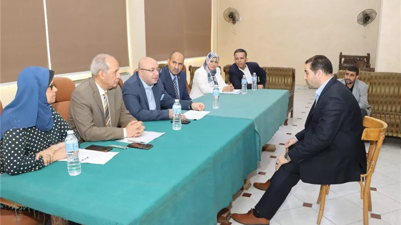 محافظ بني سويف يتابع اختبارات تحديد مستوى المرشحين لبعض البرامج التدريبية  