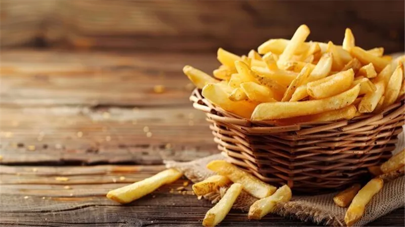 البطاطس المقلية.. خطر صامت يهدد صحة الجهاز الهضمي والدماغ
