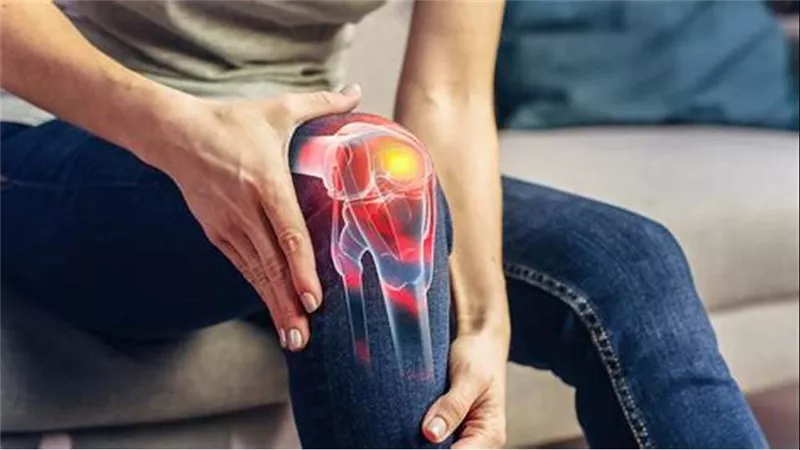 كيف تساعد حقن الهيالورونيك في تقليل آلام الركبة.. علاج بدون جراحه