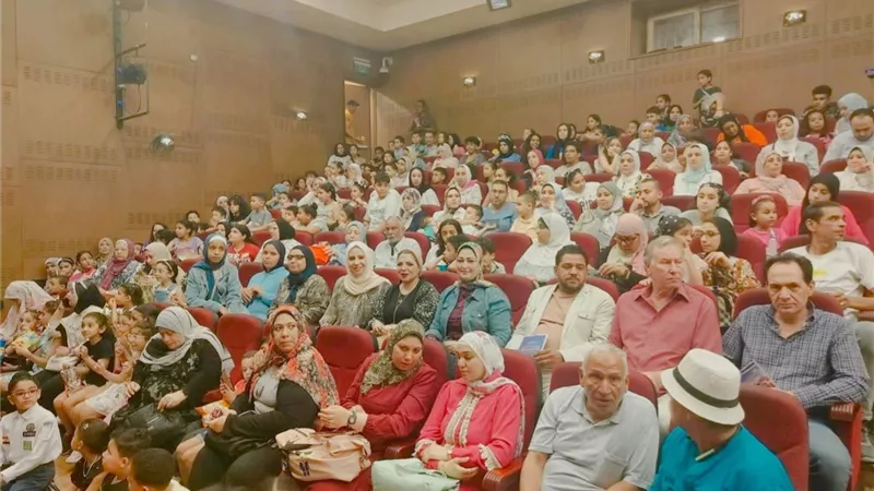عروض مسرح  الأطفال بقصر الأنفوشي كاملة العدد بحضور أسر الصحفيين بالإسكندرية 