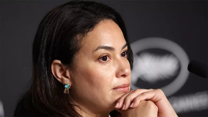 بعد أزمتها الأخيرة.. طارق الشناوي يدافع عن هند صبري: محاولة لاغتيالها معنويا