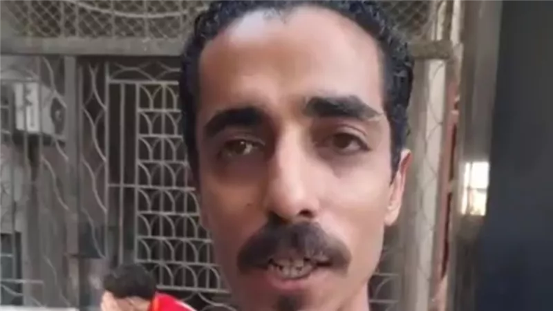 من نقاش إلى رائد مقهى متنقل.. قصة كفاح شاب من المنيا نحو مستقبل أفضل