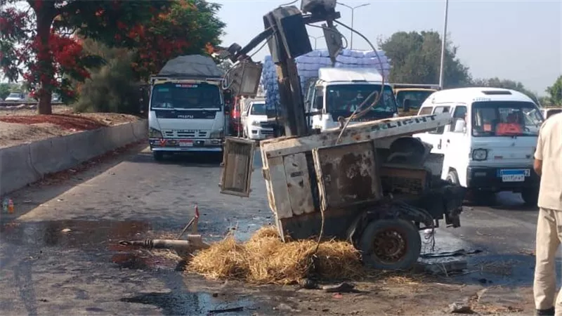 انقلاب سيارة محملة بمولدات كهربائية على طريق مصر - إسكندرية دون إصابات
