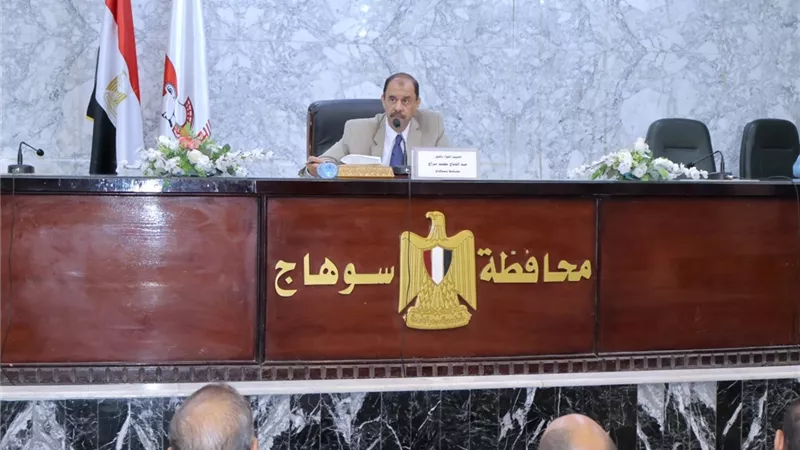 محافظ سوهاج يلتقي المستثمرين لبحث تذليل كافة العقبات وتوفير الدعم الكامل لقطاع
