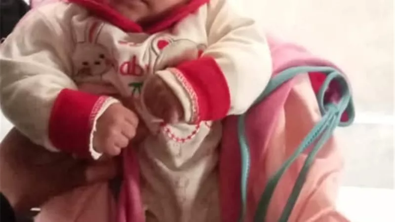 سيدة مجهولة تترك طفل رضيع بصحبة راكب فى ميكروباص بكوبرى القبة 