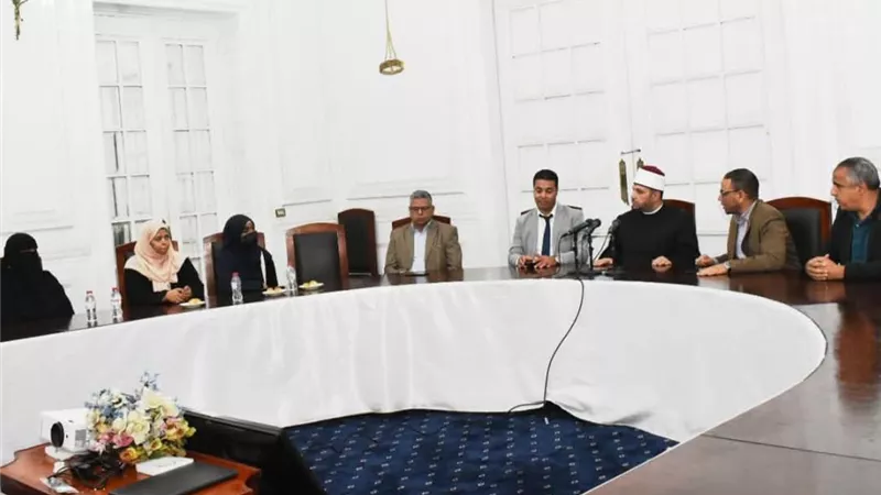 المجلس الأعلى للشئون الإسلامية يستضيف طلبة من دولة إريتريا ويكرم مسيرة مفتيها 