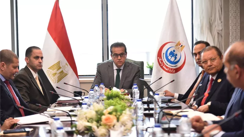 وزير الصحة يعقد اجتماعا لمتابعة الموقف التنفيذي لمكينة منظومة التأمين الصحي 