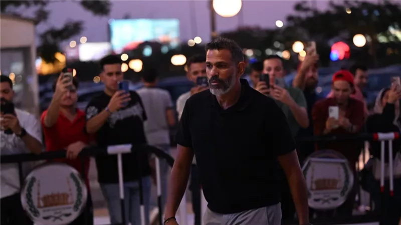 النجوم يقدمون واجب العزاء في ابن عم محمد الشرنوبي في مسجد الشرطة .. صور