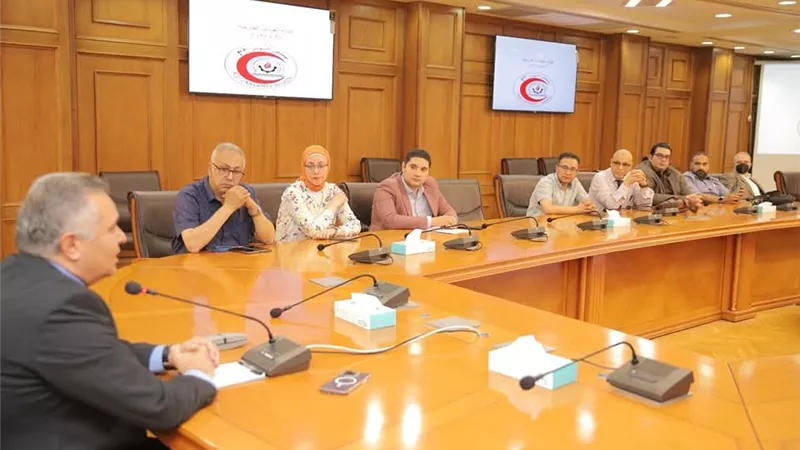 اجتماع بالسويس لبحث حلول لمعوقات التشغيل بالمستشفى الجامعي