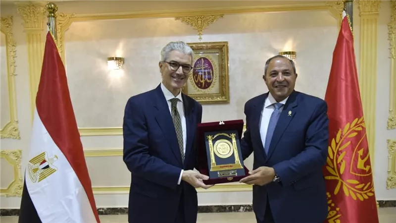 محافظ بورسعيد يبحث مع وفد الاتحاد الأوروبي سبل التعاون بالمشروعات الاستثمارية