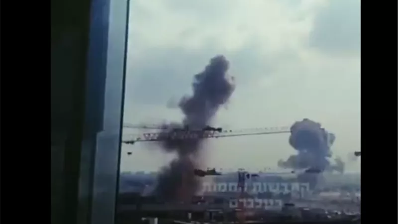 فيديو يوثق استهداف وحدة الاستخبارات 8200 للموساد شمال تل أبيب