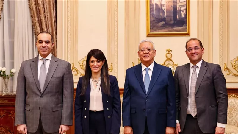  جبالي يستقبل وزراء الشئون النيابية والتخطيط والمالية بعد مناقشة الموازنة 