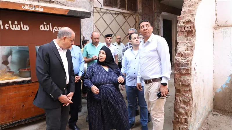 محافظ المنيا يستجيب لمطلب سيدة مسنة لاستخراج رخصة بناء