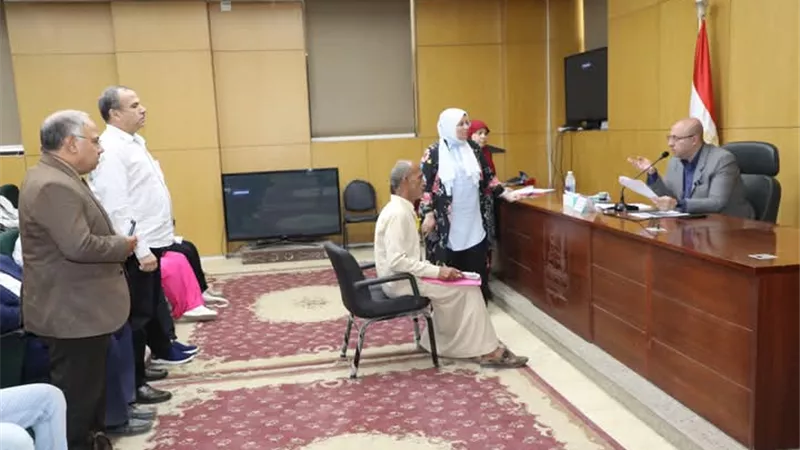 محافظ بني سويف يوجه بحلول وإجراءات عاجلة لمطالب في عدد من القطاعات الخدمية