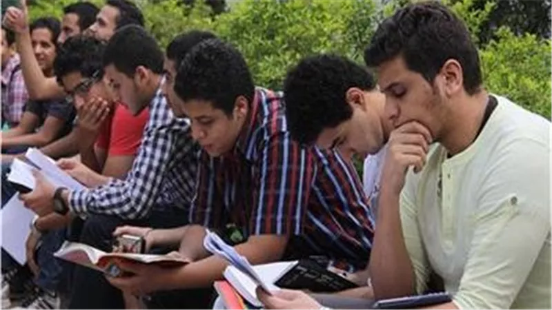 نماذج بإجابات نموذجية.. مراجعة ليلة الامتحان في الإنجليزي للثانوية العامة