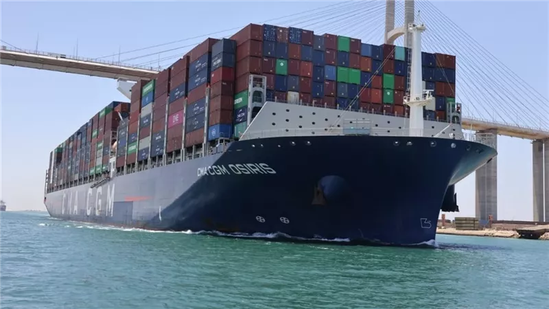 رئيس قناة السويس : عودة تدريجية لسفن الحاويات العملاقة إلى المجرى الملاحى 