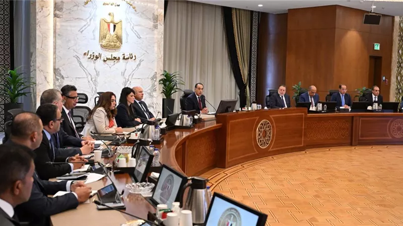 رئيس الوزراء يترأس الاجتماع الأول لـ
